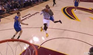 詹姆斯自抛自扣 詹姆斯自抛自扣